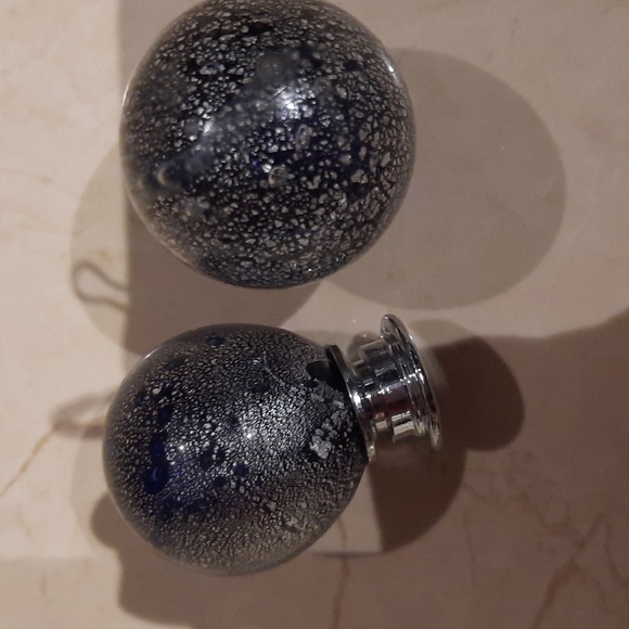 🎁 New LOT OF 2 REPLACEMENT BULB DRESSER DRAWER GLASS KNOBS BOMBAY AND CO - Picture 2 of 5